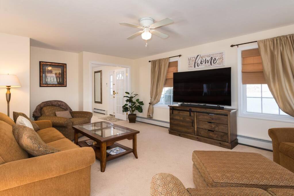 Fun & Fabulous Getaway Villa Gilford Exterior photo