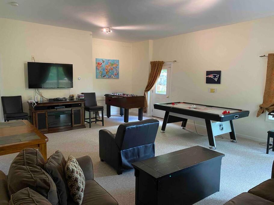 Fun & Fabulous Getaway Villa Gilford Exterior photo