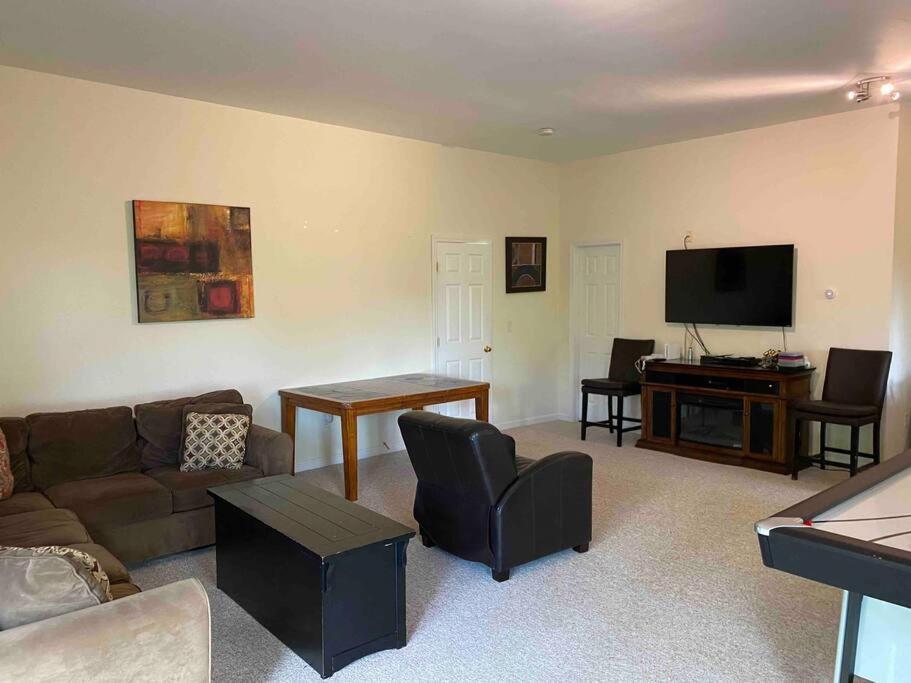 Fun & Fabulous Getaway Villa Gilford Exterior photo